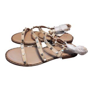 Sandalias de color nata para dama con incrustaciones metalicas  marca Astrid